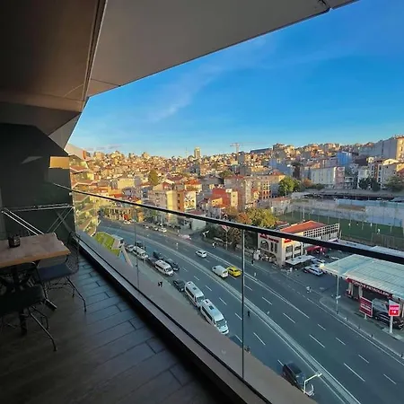 Modern In The Center Apartment